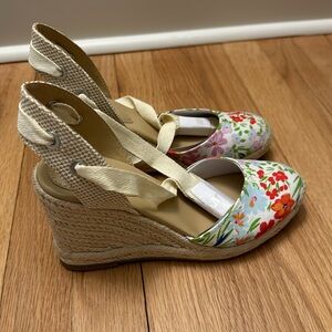 Nine West floral tie up espadrilles sz 7M NIB